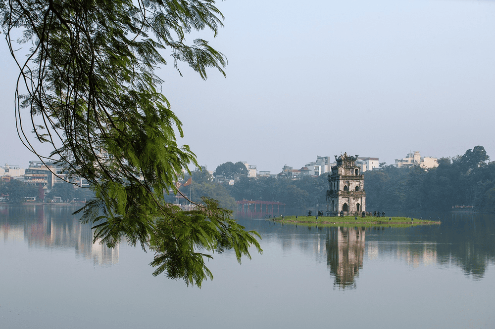 Autumn in Hanoi during October brings cool and crisp weather, perfect for a comfortable and memorable sightseeing trip (Source: Pixabay)
